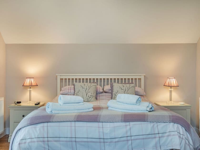 King bedroom | Yr Efail - Penrhyn Farm Cottages, Llanfwrog, near Holyhead
