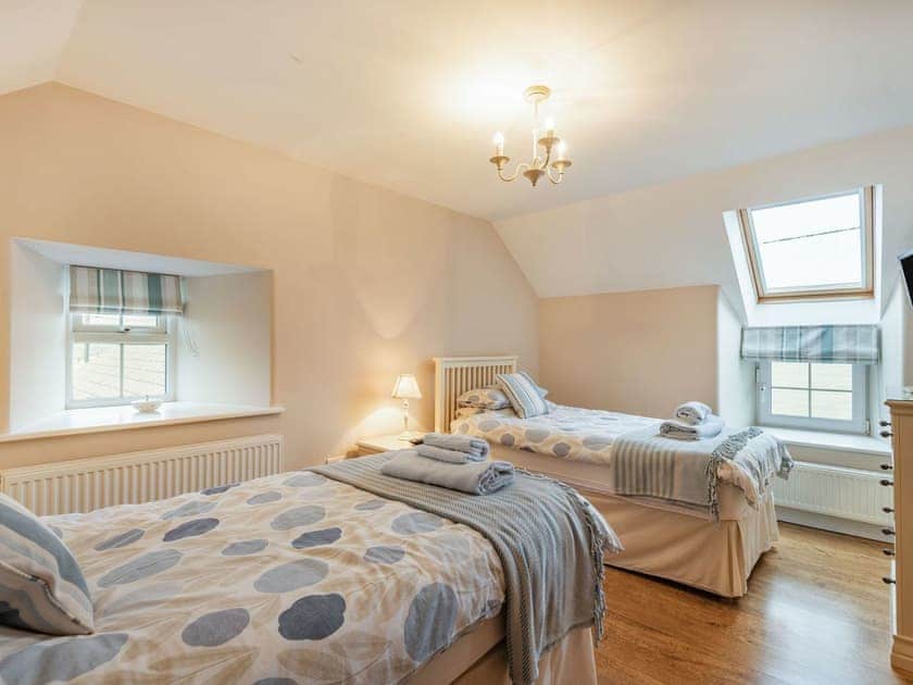 Twin bedroom | Yr Efail - Penrhyn Farm Cottages, Llanfwrog, near Holyhead