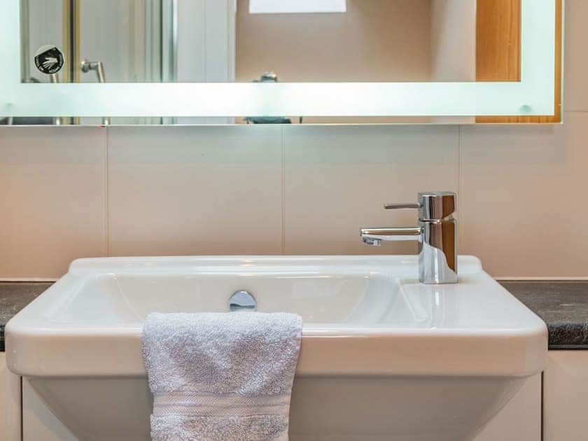 Shower room | Yr Efail - Penrhyn Farm Cottages, Llanfwrog, near Holyhead