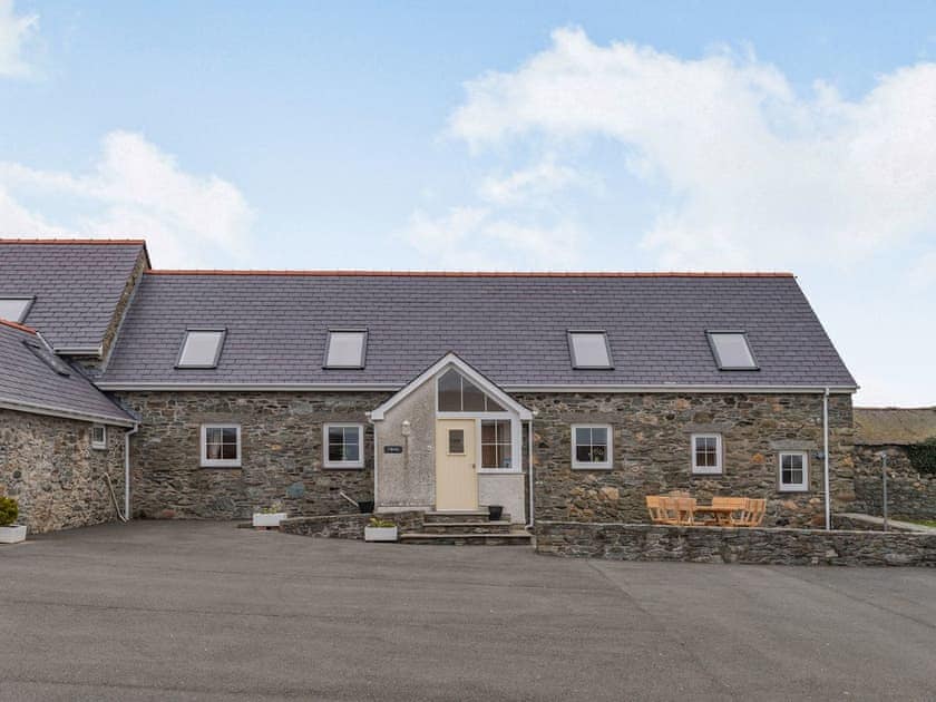 Exterior | Y Beudy - Penrhyn Farm Cottages, Llanfwrog, near Holyhead