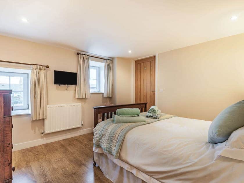 Double bedroom | Y Beudy - Penrhyn Farm Cottages, Llanfwrog, near Holyhead