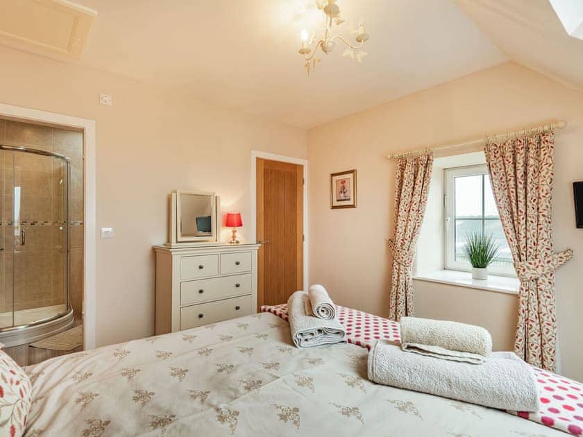 Double bedroom | Y Beudy - Penrhyn Farm Cottages, Llanfwrog, near Holyhead