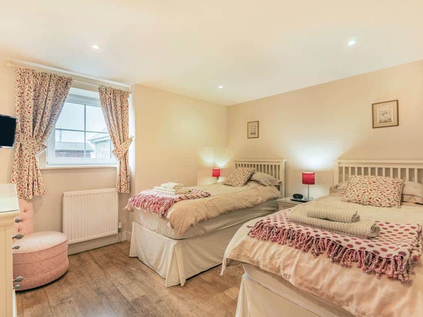 Twin bedroom | Y Beudy - Penrhyn Farm Cottages, Llanfwrog, near Holyhead