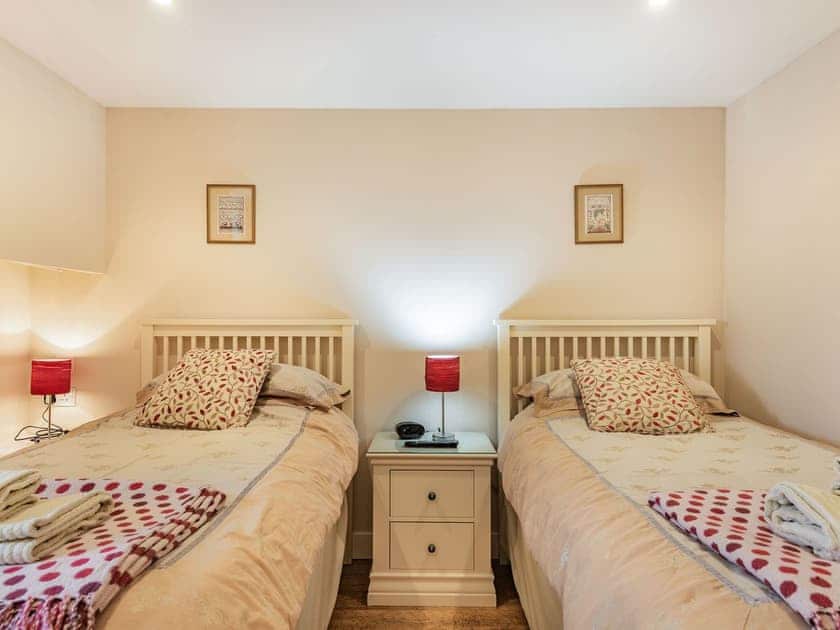 Twin bedroom | Y Beudy - Penrhyn Farm Cottages, Llanfwrog, near Holyhead