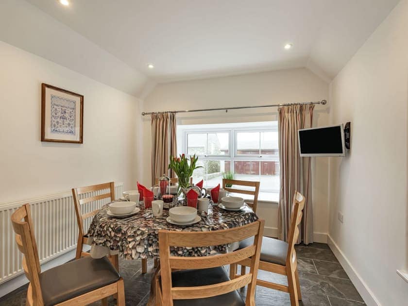 Dining room | Cwt Drecs - Penrhyn Farm Cottages, Llanfwrog, near Holyhead