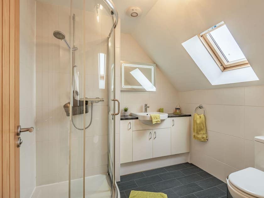 Shower room | Cwt Drecs - Penrhyn Farm Cottages, Llanfwrog, near Holyhead