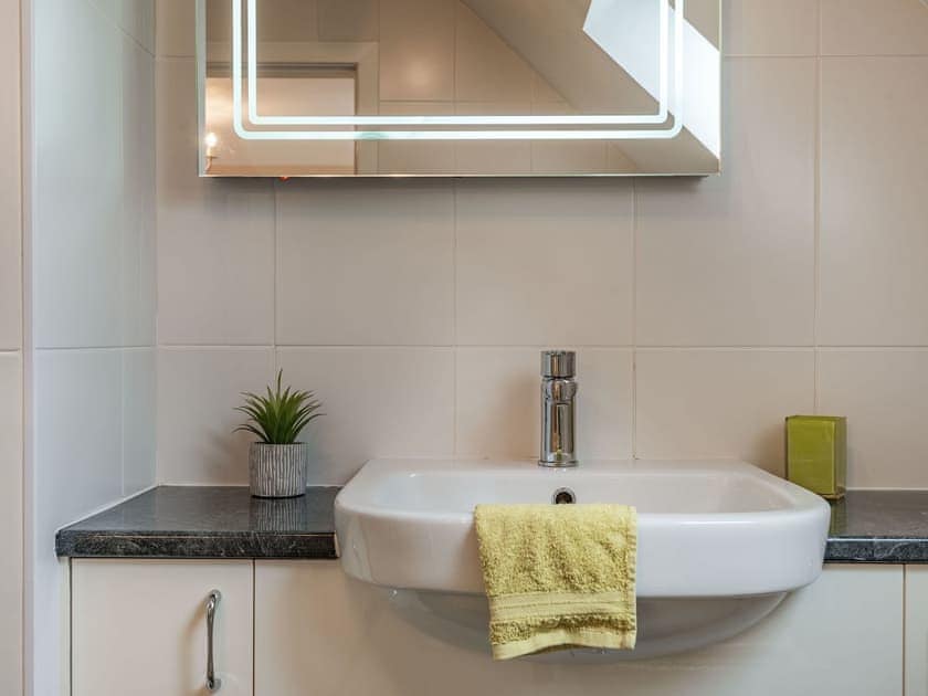 Shower room | Cwt Drecs - Penrhyn Farm Cottages, Llanfwrog, near Holyhead