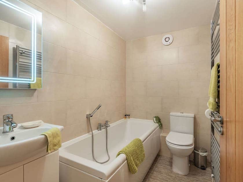 Bathroom | Cwt Drecs - Penrhyn Farm Cottages, Llanfwrog, near Holyhead