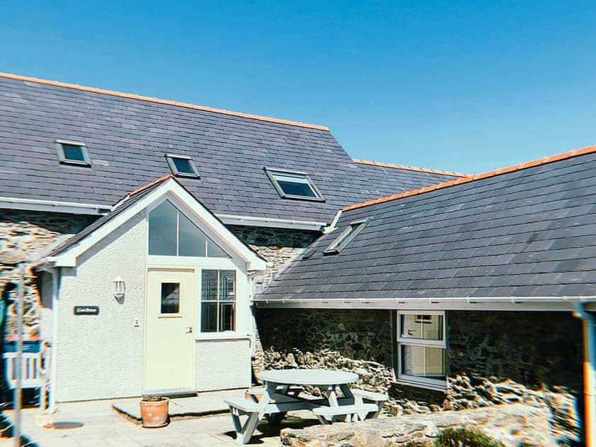 Exterior | Cwt Drecs - Penrhyn Farm Cottages, Llanfwrog, near Holyhead