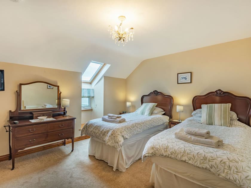 Twin bedroom | Y Stabal - Penrhyn Farm Cottages, Llanfwrog, near Holyhead