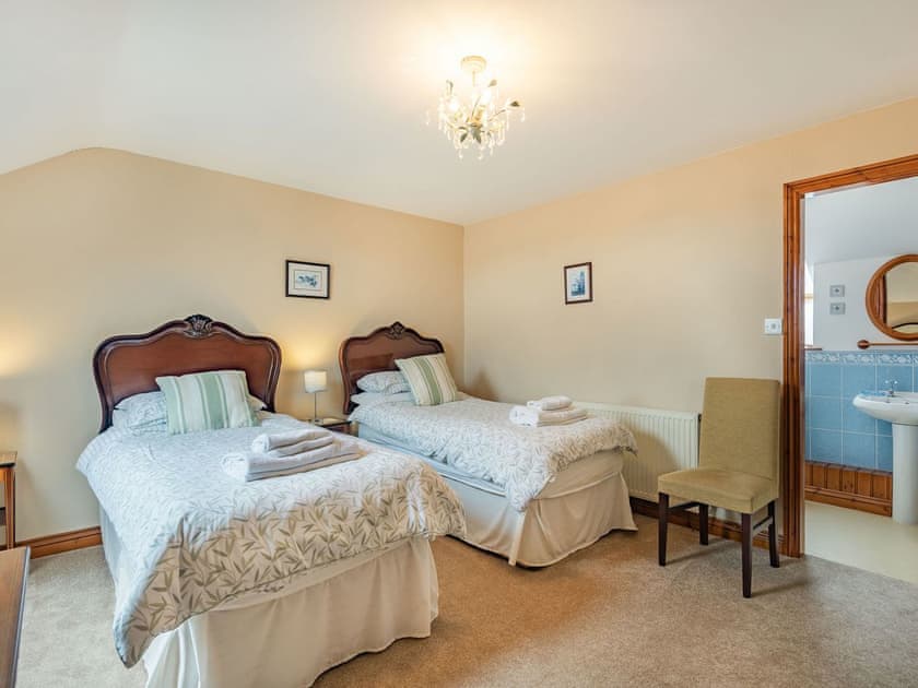 Twin bedroom | Y Stabal - Penrhyn Farm Cottages, Llanfwrog, near Holyhead