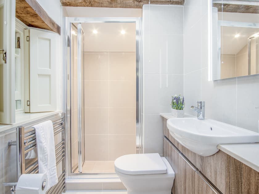 Shower room | Primrose Cottage - Summerhill Cottages, Amroth