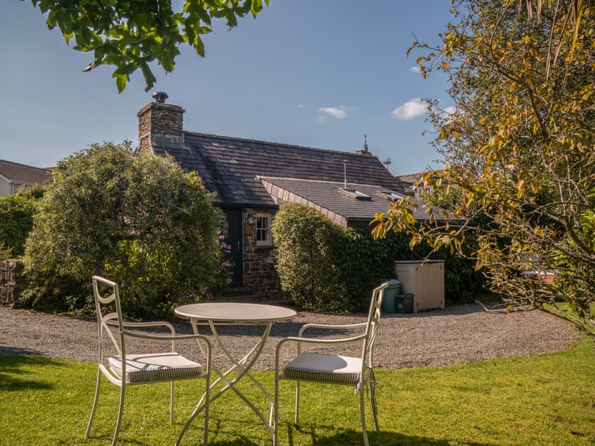 Garden | Primrose Cottage - Summerhill Cottages, Amroth