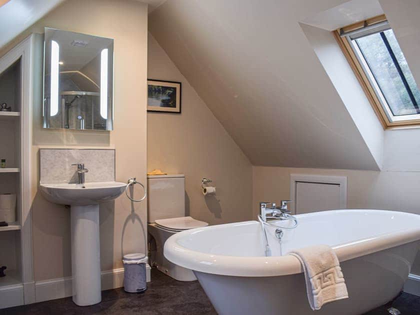Bathroom | Kingfisher Cottage - Kinnaird Estate Cottages, By Dunkeld, Pitlochry