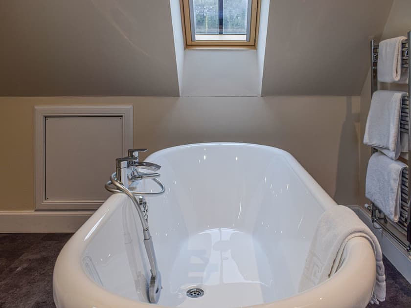 Bathroom | Kingfisher Cottage - Kinnaird Estate Cottages, By Dunkeld, Pitlochry