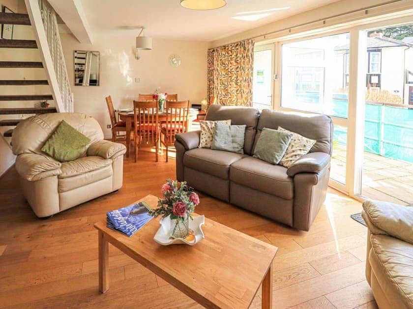 Living room/dining room | 3 Harbour Strand, Bembridge