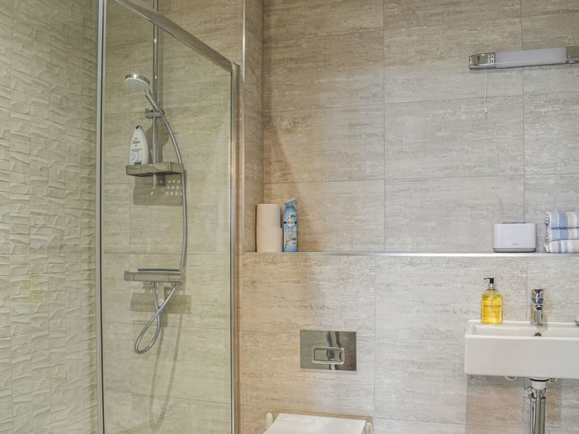 En-suite | New Sea Breeze, Southbourne, near Bournemouth