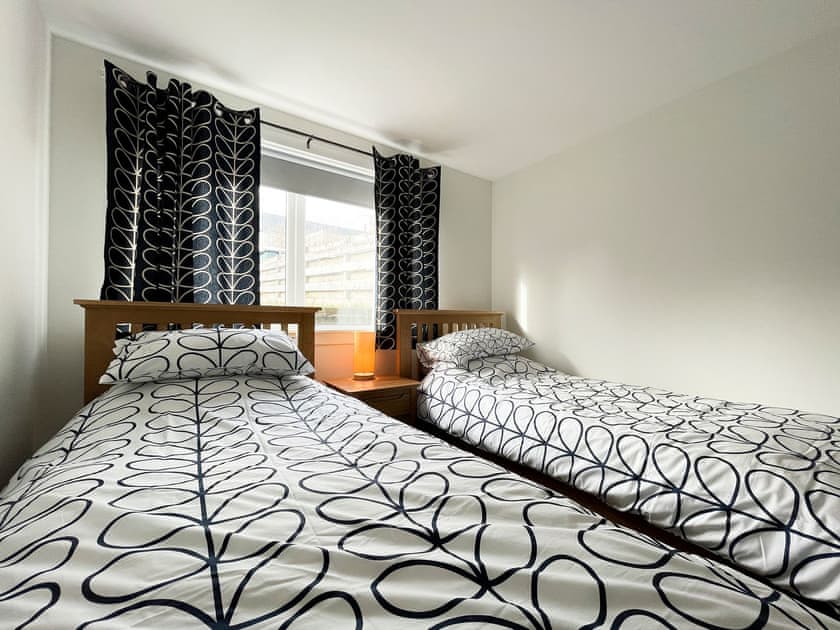 Twin bedroom | Academy Street Cottage, Tain