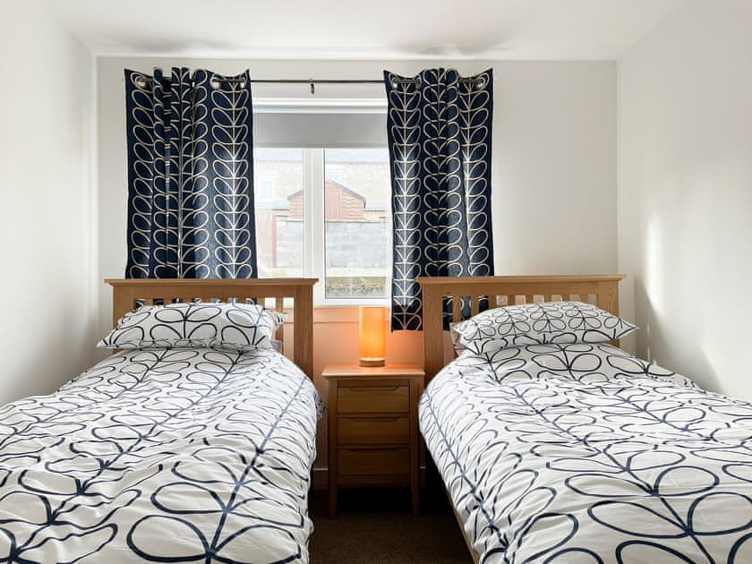 Twin bedroom | Academy Street Cottage, Tain