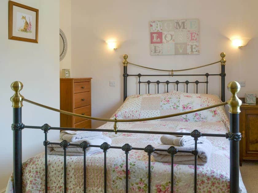 Double bedroom | The Mews - Summertree Farm, near Thornton-le-Dale and Pickering