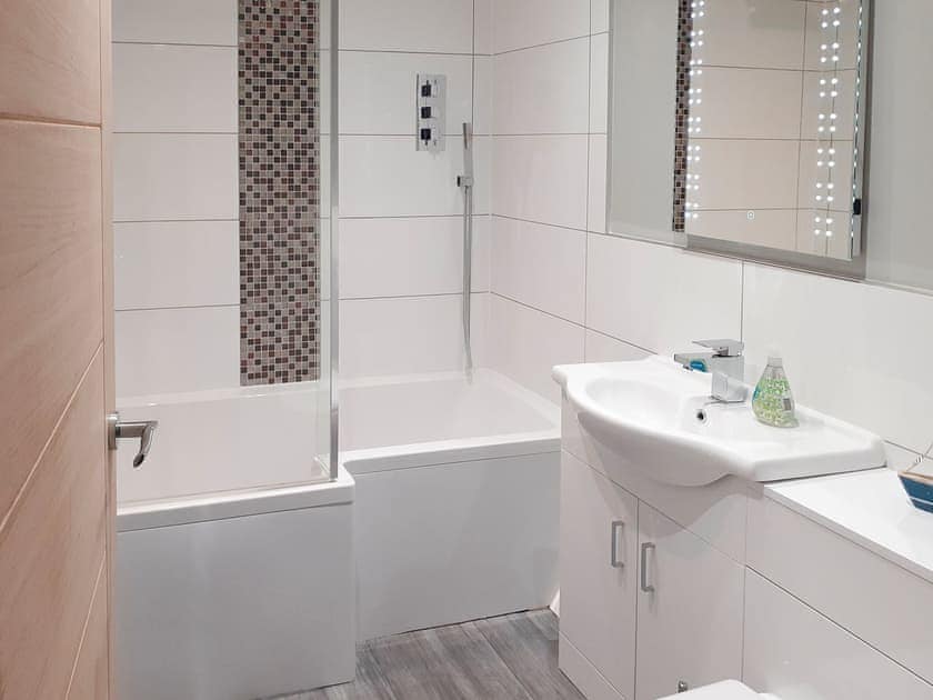Bathroom | Beach Cottage, Benllech