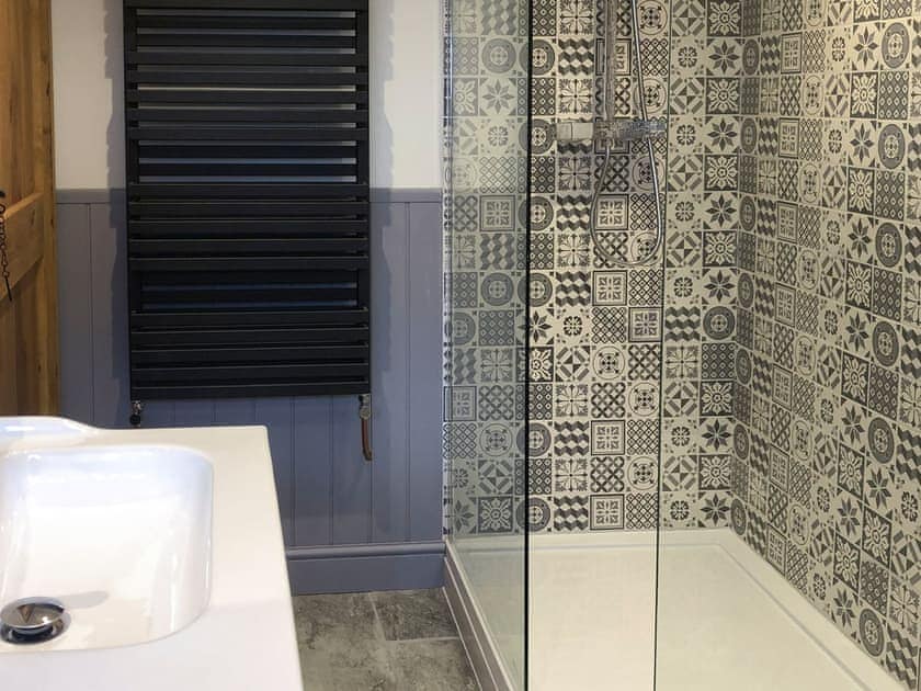 Shower room | Middle Hanter - Acre Luxury Lodges, Stanner, near Kington