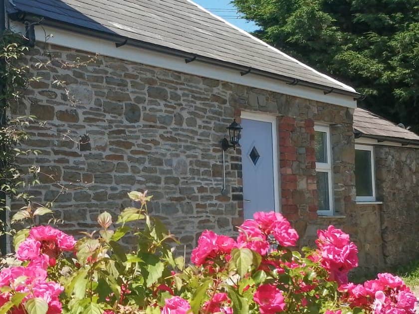 Exterior | Spyte Cottage, Swansea