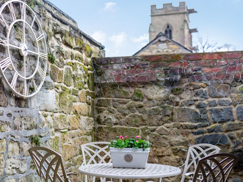 Sitting-out-area | Falstaff House - Alnwick Cottages, Alnwick