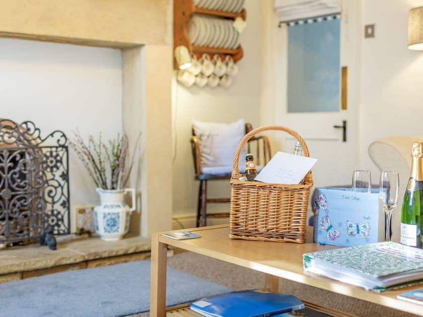 Living room/dining room | Juliet Cottage - Alnwick Cottages, Alnwick