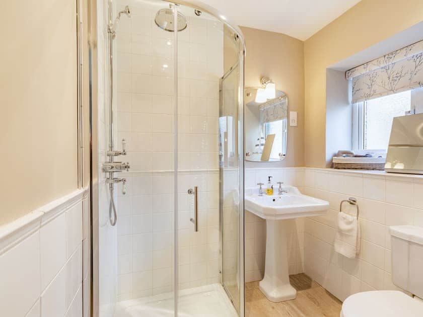 Bathroom | Juliet Cottage - Alnwick Cottages, Alnwick