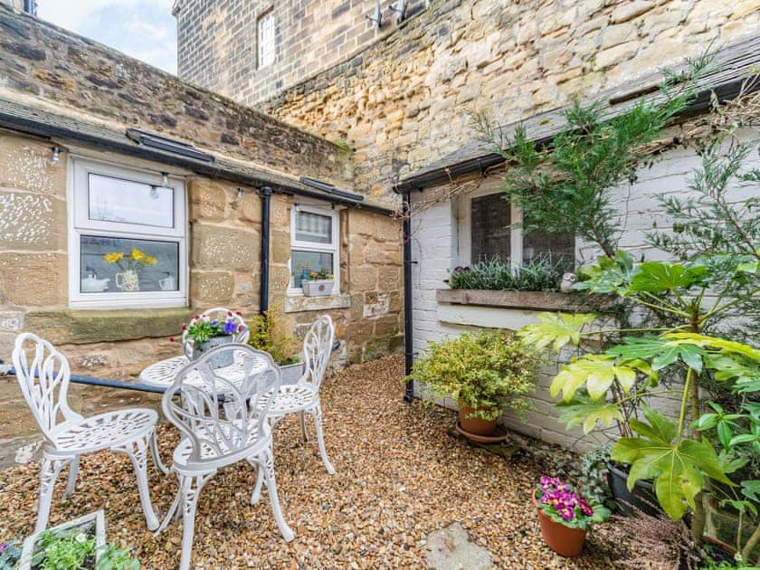 Sitting-out-area | Juliet Cottage - Alnwick Cottages, Alnwick