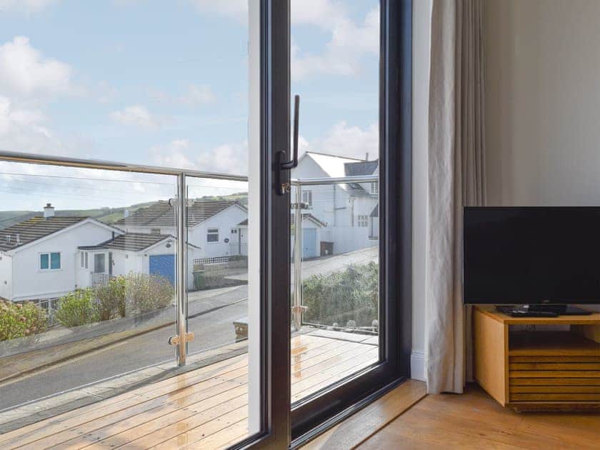 Living area with balcony access | 2 Lyndhurst , Salcombe