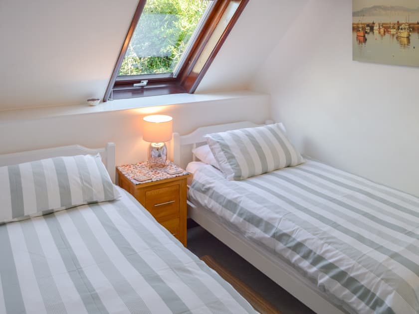 Twin bedroom | Bergerac Cottage - Coppers Cottages, Lyme Regis