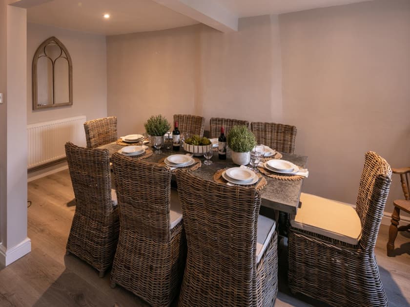 Dining room | Yew Tree Cottage, Willsersey, near Broadway