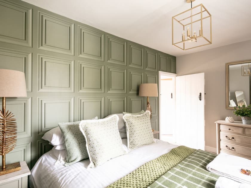 Master bedroom | Yew Tree Cottage, Willsersey, near Broadway