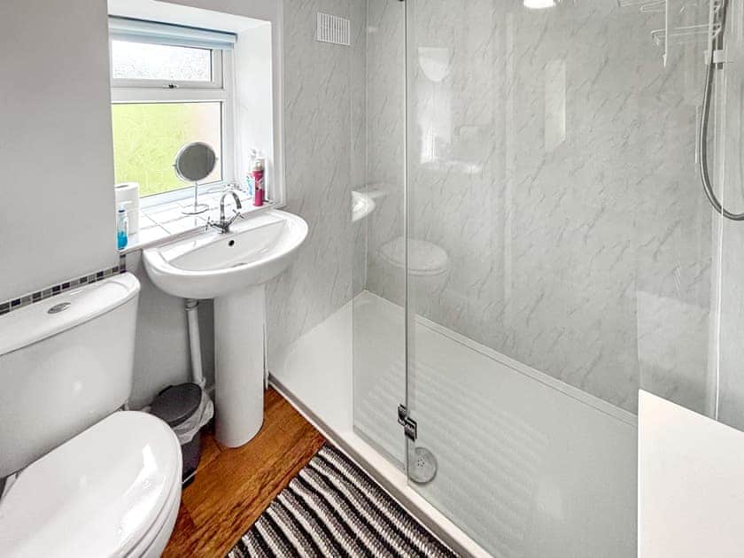 Bathroom | Riverside Cottage, Maulds Meaburn in the Eden Valley, Cumbria