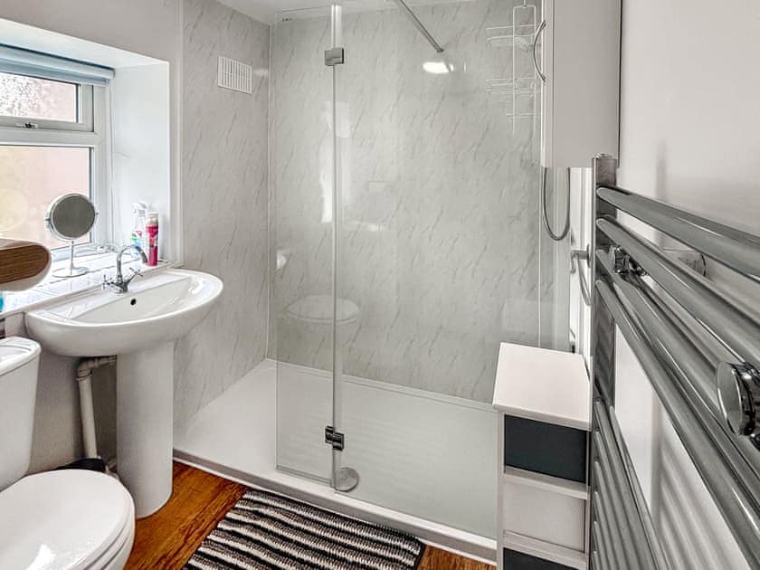 Bathroom | Riverside Cottage, Maulds Meaburn in the Eden Valley, Cumbria