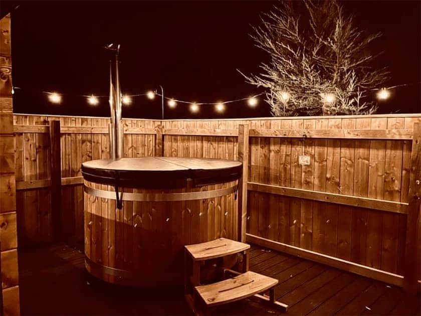 Hot tub | Evergreen Lodge at Kingfisher Lakes, Brandesburton