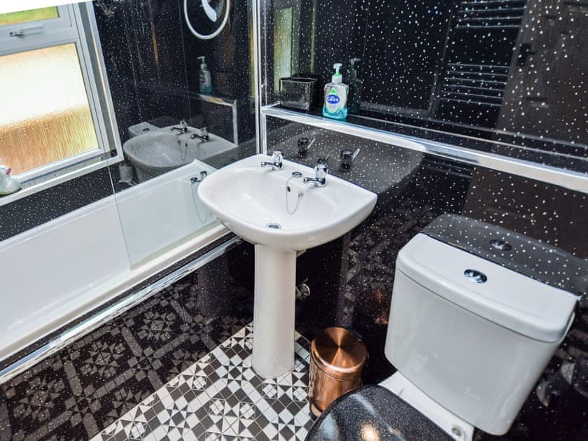 Bathroom | Nursery Cottage Benmore, Dunoon