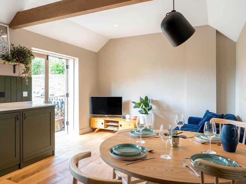 Living room/dining room | South Stable - The Stables at Crabtree Farm, Hastingleigh