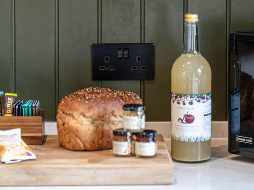 Kitchen | South Stable - The Stables at Crabtree Farm, Hastingleigh