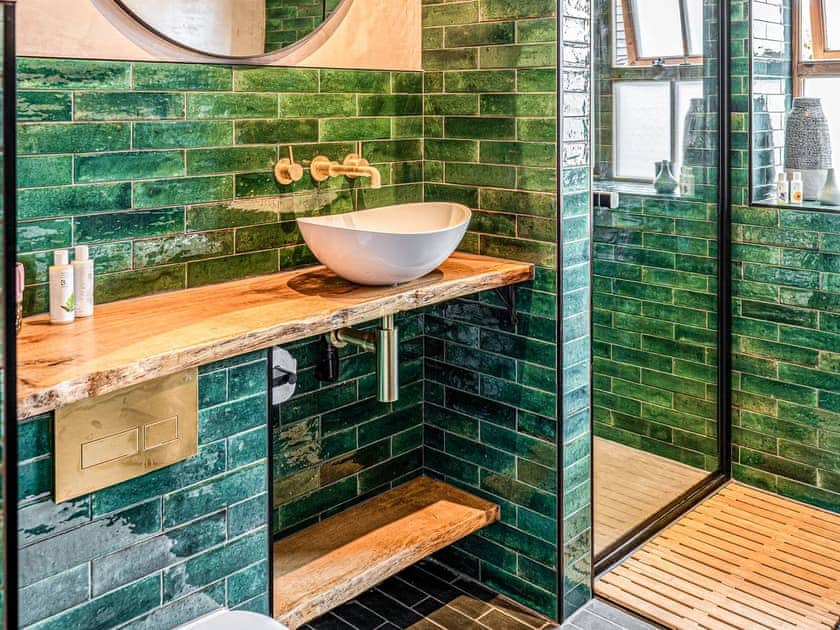 Shower room | South Stable - The Stables at Crabtree Farm, Hastingleigh