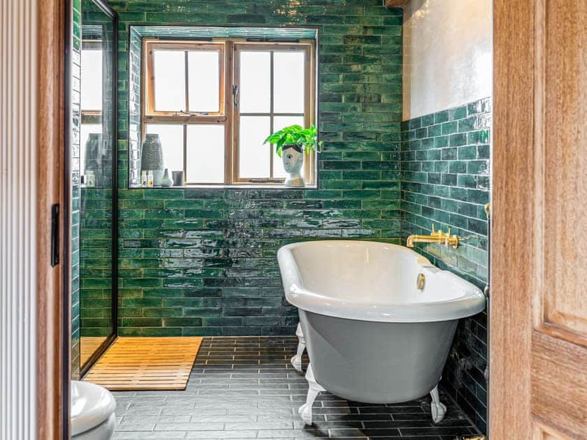Shower room | South Stable - The Stables at Crabtree Farm, Hastingleigh