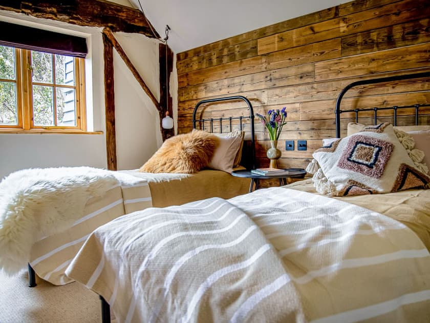 Twin bedroom | North Stable at Crabtree Farm - The Stables at Crabtree Farm, Hastingleigh