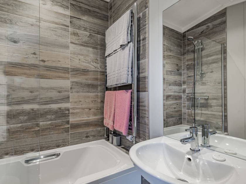 Bathroom | Coastal Retreat - The Laurels, Addlethorpe, near Skegness