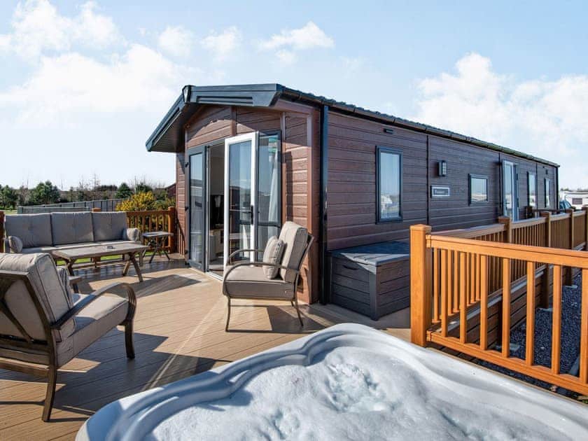 Lovely hoilday home with a hot tub on the terrace | Reel Paradise - The Laurels, Addlethorpe, near Skegness