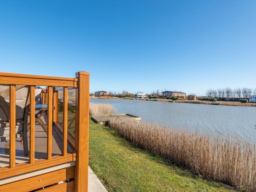 Setting | Reed Roost - The Laurels, Addlethorpe, near Skegness