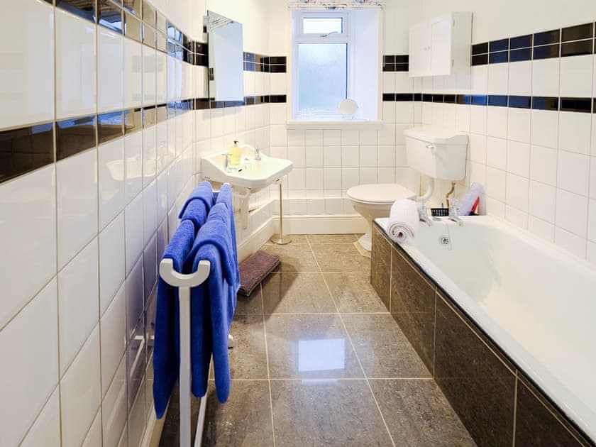 Bathroom | Fisher’s Cottage, Balintore, near Tain