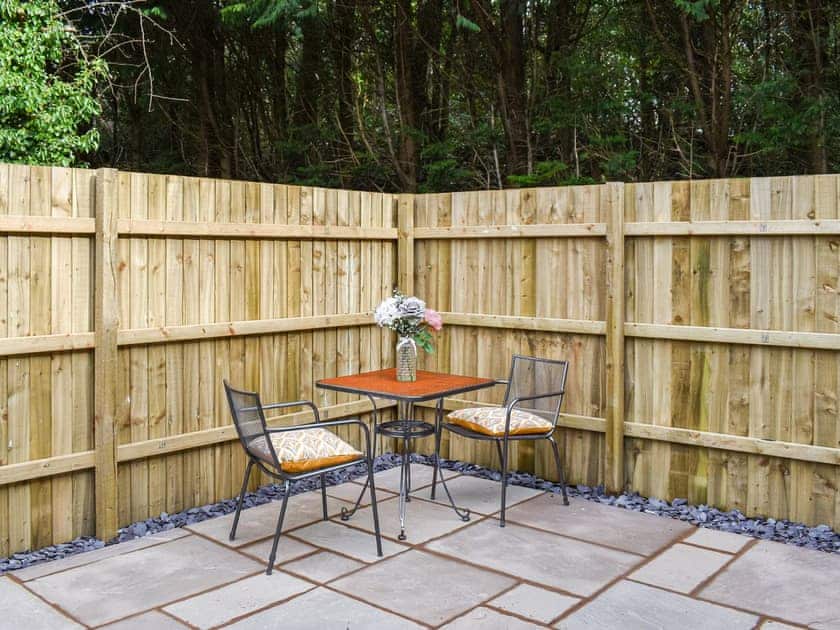 Sitting-out-area | Matty’s Place, Walwen, Lixwm