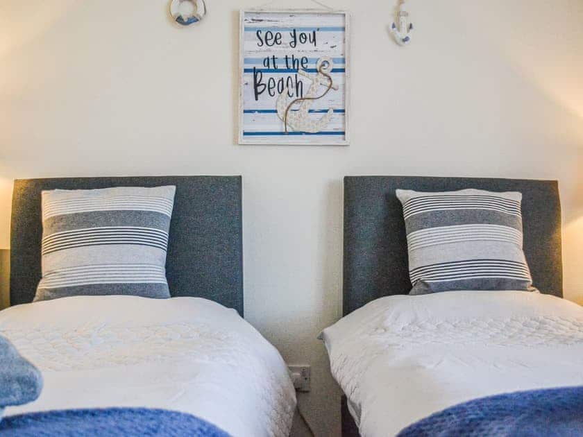 Twin bedroom | Botany Bay Bungalow, Kingsgate, Broadstairs